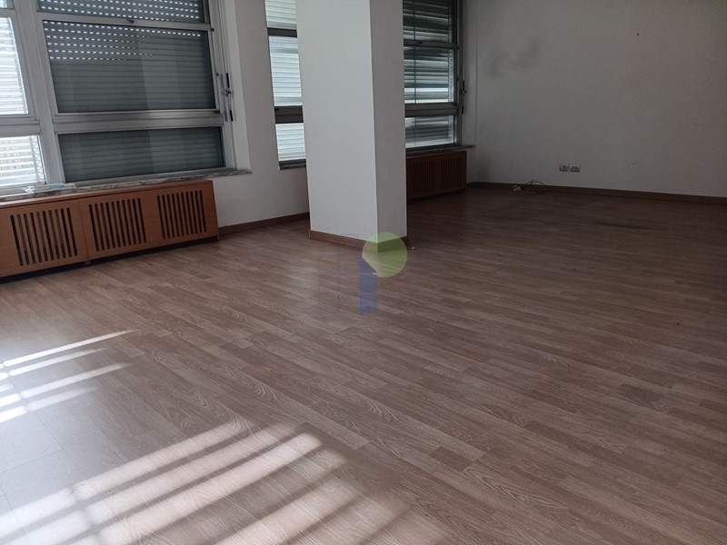 Ufficio in Vendita a Livorno, zona Centro, 300'000&euro;, 215 m²