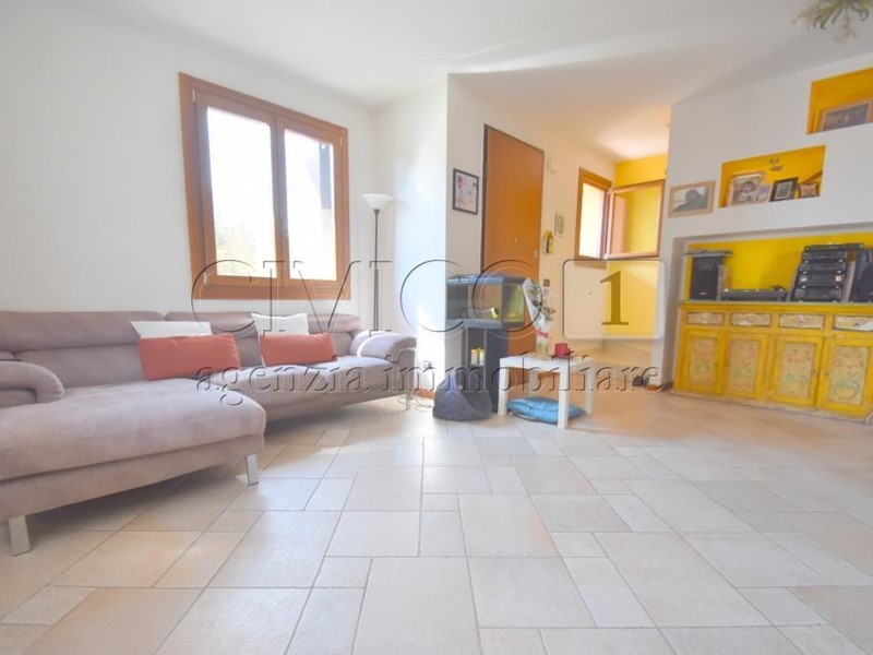 Casa Semi Indipendente in Vendita a Camisano Vicentino, zona Santa Maria, 300'000€, 130 m², con Box