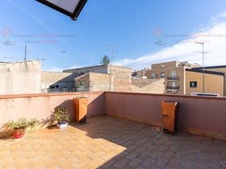Casa Indipendente in Affitto a Siracusa, zona Adda Gelone Timoleonte, 600€, 95 m², arredato