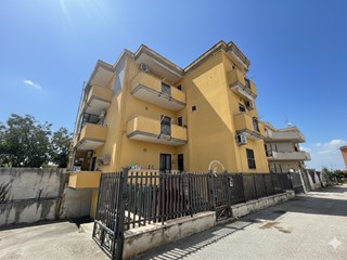 Quadrilocale in Vendita a Mondragone, zona VIA DUCA DEGLI ABRUZZI 20, 135'000€, 110 m², con Box