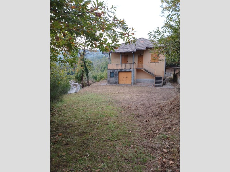 Villa in Vendita a Varese Ligure, zona Scurtabò, 80'000&euro;, 137 m², con Box