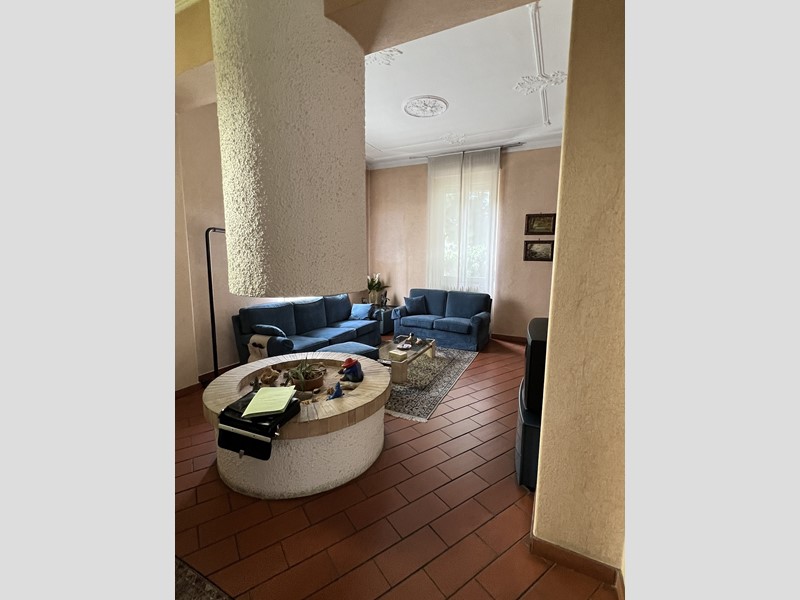 Villa in Vendita a Albiate, 230'812€, 301 m²