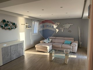 Appartamento in Vendita a Aci Castello, 285'000€, 128 m²