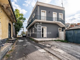 Villa in Vendita a Aci Castello, 540'000€, 230 m²