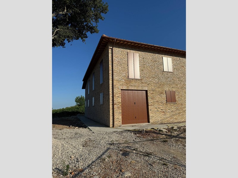 Rustico in Vendita a Appignano del Tronto, 395'000€, 450 m²