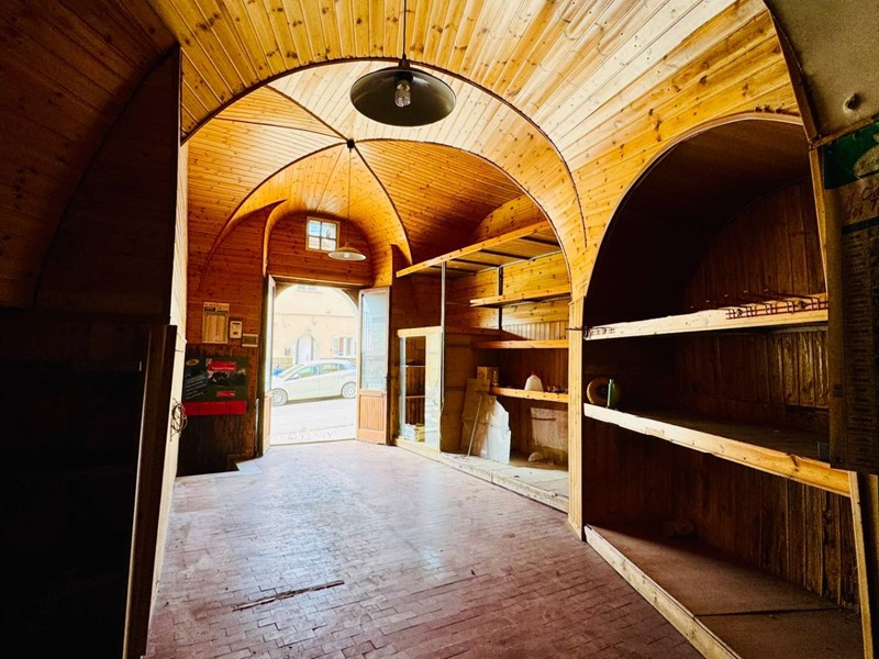 Immobile commerciale in Vendita a Ariano Irpino, 15'000&euro;, 90 m²