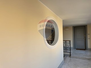 Quadrilocale in Affitto a Bergamo, 3'000€, 265 m²