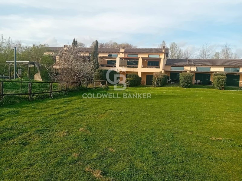 Villetta a schiera in Vendita a Sutri, 150'000€, 93 m²