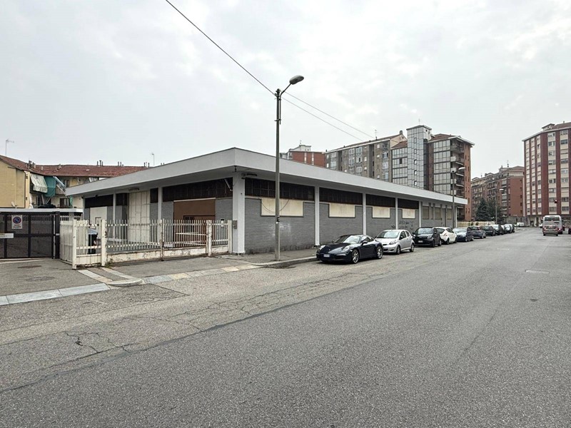 Magazzino in Affitto a Torino, 3'500€, 1170 m²