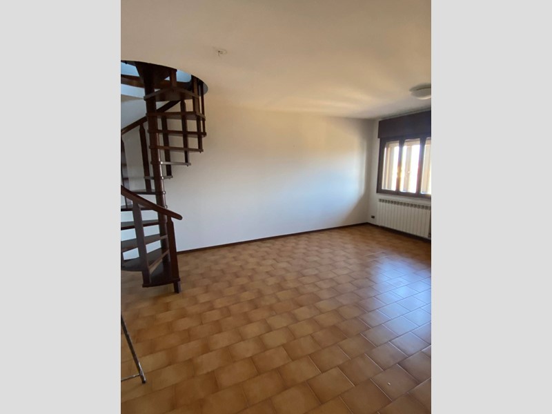 Appartamento in Vendita a Udine, 126'000€, 103 m²