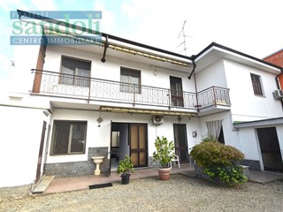 Casa Indipendente in Vendita a Vercelli, 165'000€, 160 m²