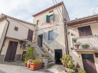 Trilocale in Vendita a Semproniano, 32'000€, 50 m²