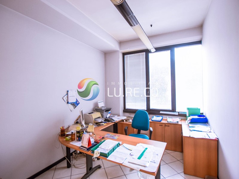 Capannone in Vendita a Seregno, 725'000€, 1000 m²