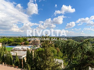 Attico in Vendita a Roma, 1'249'000€, 365 m²