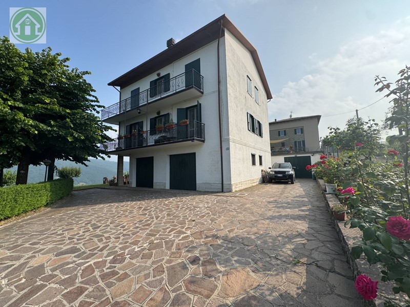 Quadrilocale in Vendita a Pavullo nel Frignano, 165'000€, 170 m²