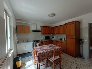 Attività commerciale in Affitto a Pesaro, 620€, 90 m²