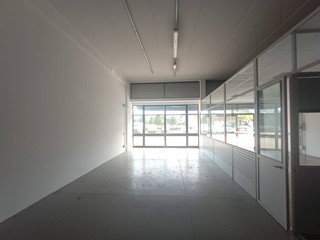 Immobile commerciale in Vendita a Pesaro, 130'000&euro;, 200 m²