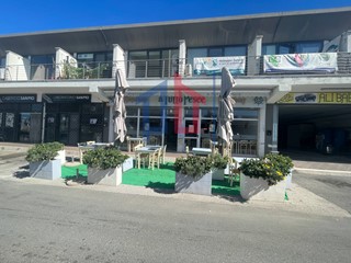Attività commerciale in Vendita a Pomezia, 79'000€, 200 m²