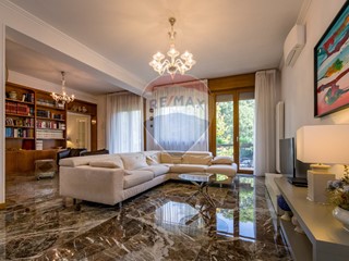 Appartamento in Vendita a Reggio Emilia, 550'000€, 269 m²