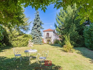 Rustico in Vendita a Cuneo, 550'000€, 590 m²