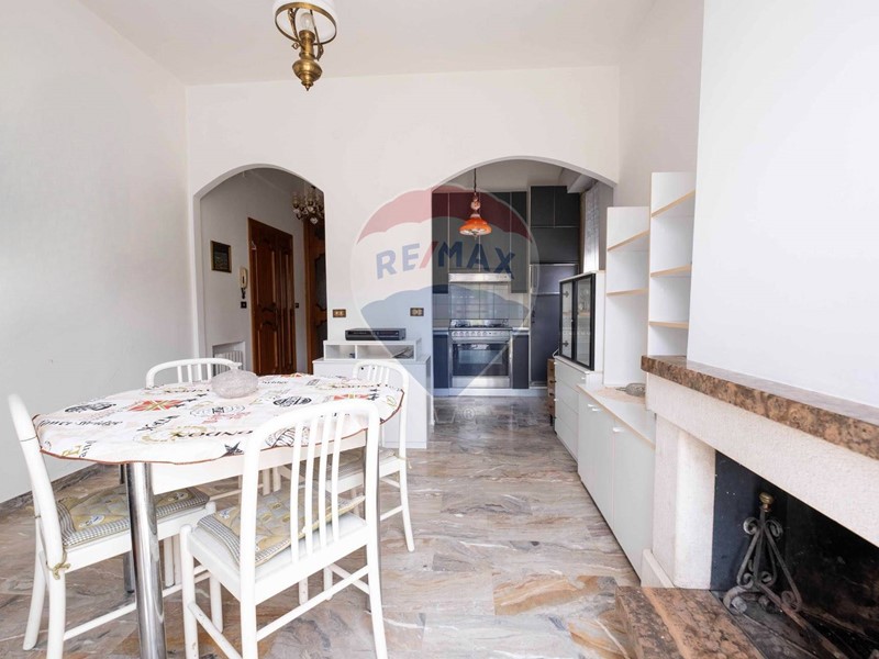 Appartamento in Vendita a Cupramontana, 128'000€, 166 m², con Box