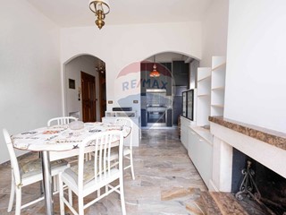 Appartamento in Vendita a Cupramontana, 128'000€, 166 m², con Box