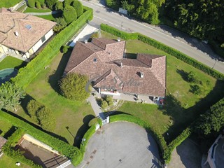 Villa in Vendita a Carimate, 890'000€, 445 m²