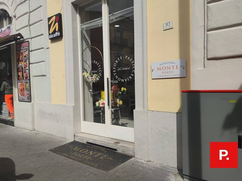 Immobile commerciale in Vendita a Caserta, 320'000€, 75 m²