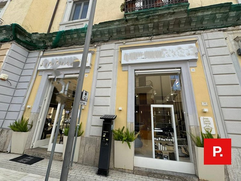 Immobile commerciale in Vendita a Caserta, 475'000€, 95 m²