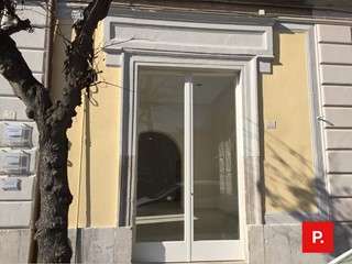 Immobile commerciale in Vendita a Caserta, 275'000€, 90 m²