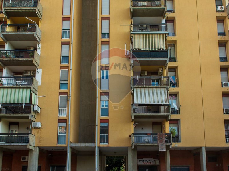 Appartamento in Vendita a Catania, 83'000&euro;, 120 m²