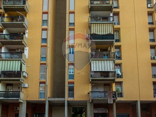 Appartamento in Vendita a Catania, 83'000&euro;, 120 m²