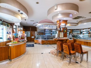 Attività commerciale in Vendita a Catania, 270'000&euro;, 600 m²