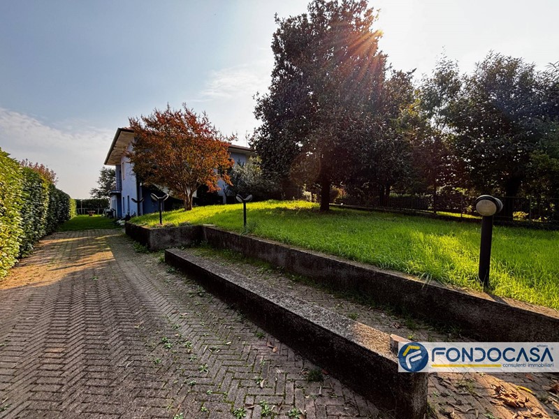 Casa Semi Indipendente in Vendita a Coccaglio, 320'000€, 294 m²