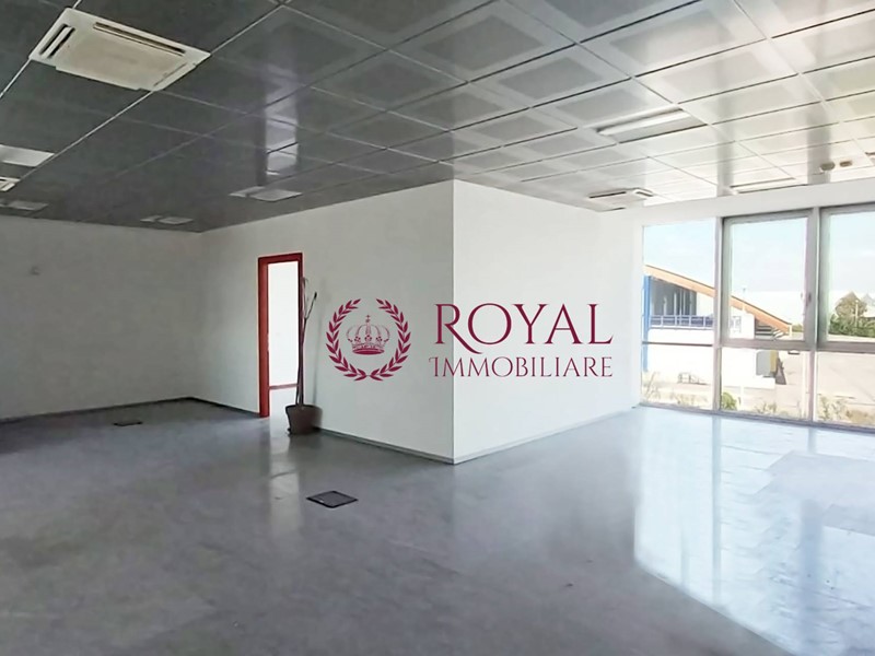 Ufficio in Affitto a Collesalvetti, 1'100€, 125 m²