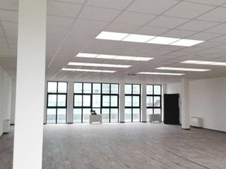 Immobile commerciale in Affitto a Firenze, 2'800€, 332 m²