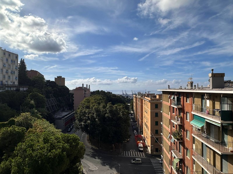 Appartamento in Vendita a Genova, 205'000€, 120 m²