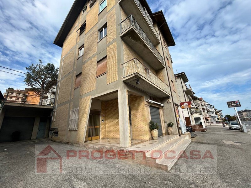 Quadrilocale in Vendita a Monsampolo del Tronto, 99'000€, 120 m²