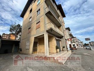 Quadrilocale in Vendita a Monsampolo del Tronto, 99'000€, 120 m²