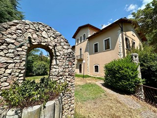 Villa in Vendita a L'Aquila, 1'600'000&euro;, 1100 m²