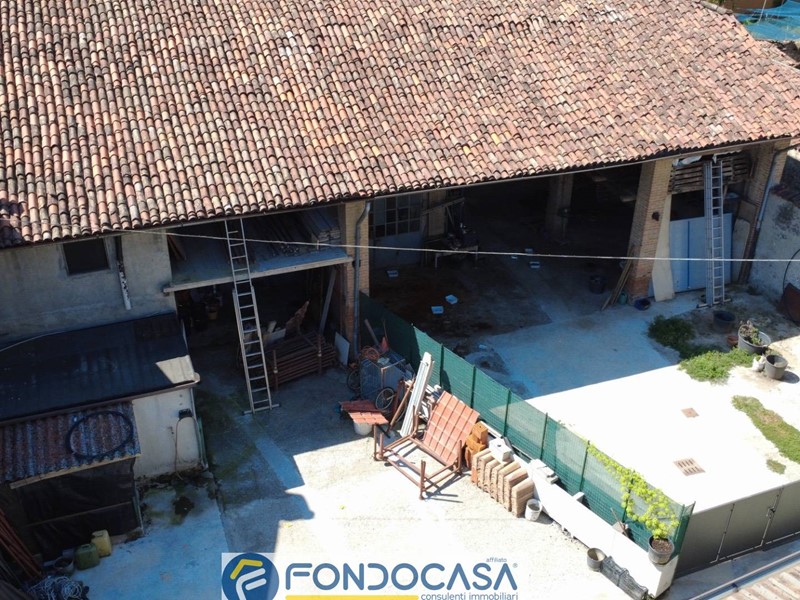 Rustico in Vendita a Lograto, 65'000€, 321 m²