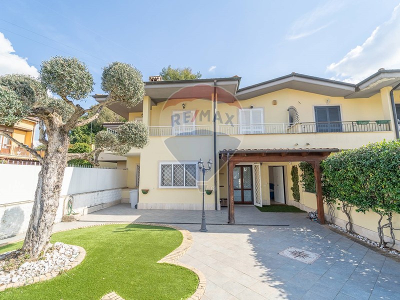 Villa in Vendita a Guidonia Montecelio, 319'000€, 130 m²