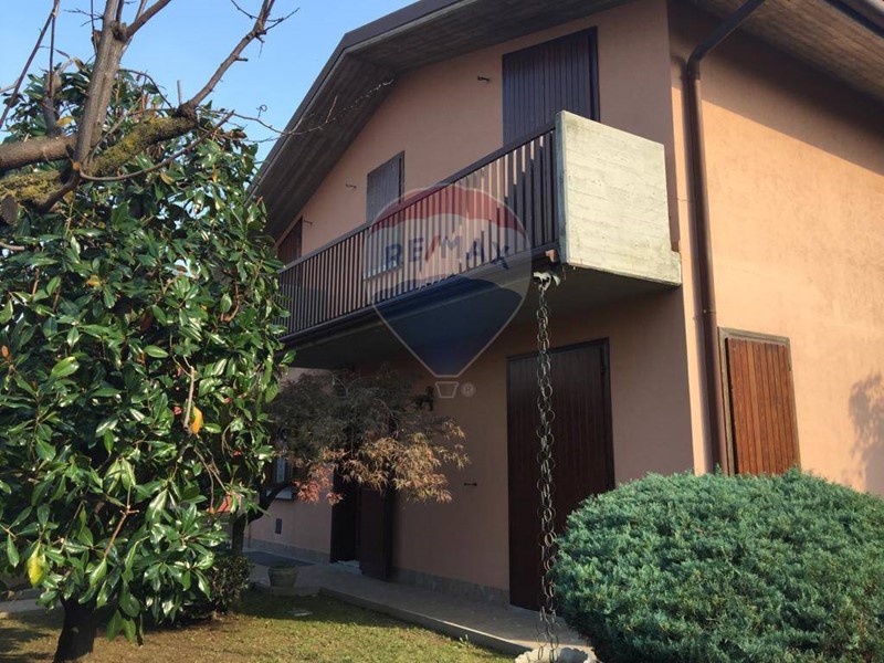Villetta a schiera in Vendita a Lallio, 270'000€, 150 m²