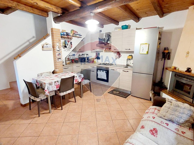 Casa Indipendente in Vendita a Endine Gaiano, 68'000€, 70 m²