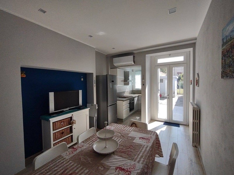 Attività commerciale in Affitto a Fano, 1'000€, 88 m²