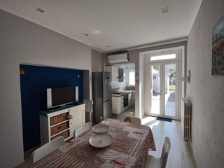 Attività commerciale in Affitto a Fano, 1'000€, 88 m²