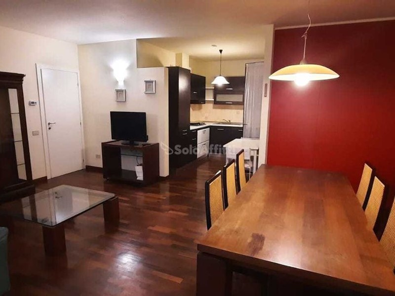 Appartamento in Affitto a Fano, 890€, 135 m²