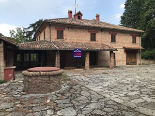 Rustico in Vendita a Mombaroccio, 630'000€, 340 m²