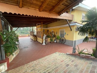 Casa Semi Indipendente in Vendita a Monreale, 420'000€, 350 m²