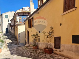 Casa Semi Indipendente in Vendita a Morcone, 55'000€, 133 m²